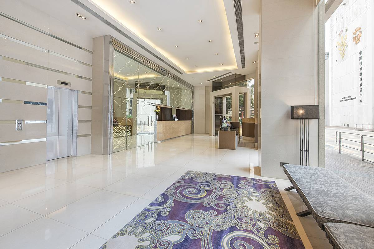 Lobby: The large and peaceful lobby at the Silka Seaview Hotel