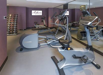 Gymnasium: Work out to your heart’s delight at our well-equipped gym