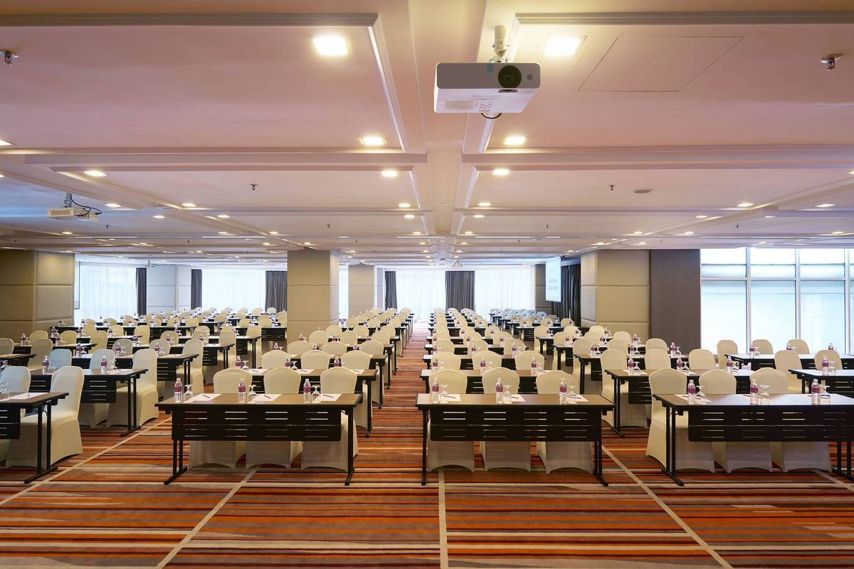 Ballroom Classroom Set-up: You can always have hassle-free meetings in the Cheras Room
