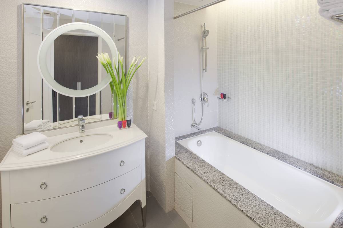 Deluxe Room Bathroom: Bathtubs are in some rooms to enjoy a relaxing soak
