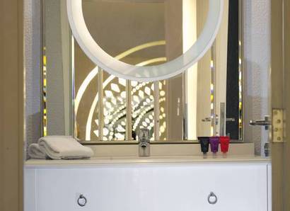 Superior Room Bathroom: Stylish and modern décor means you can bathe in style
