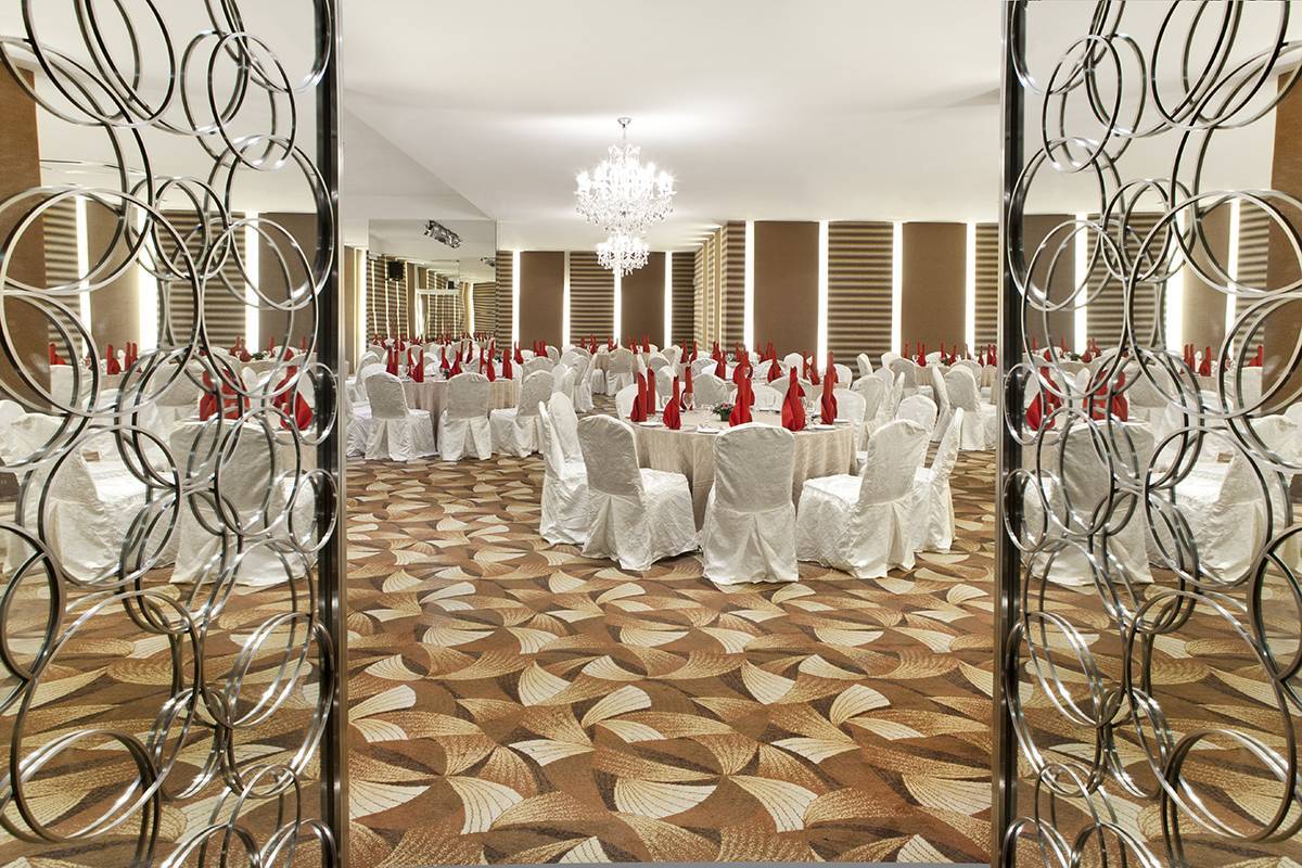 Ballroom: The Songket Ballroom can easily accommodate up to 200 persons