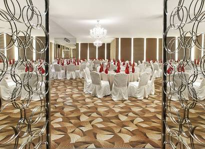 Ballroom: The Songket Ballroom can easily accommodate up to 200 persons