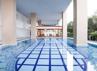 Swimming pool: Our renowned outdoor pool-with-a-view can be found on level 8