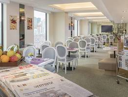 香港海景絲麗酒店為住客提供舒適休閒的用餐環境