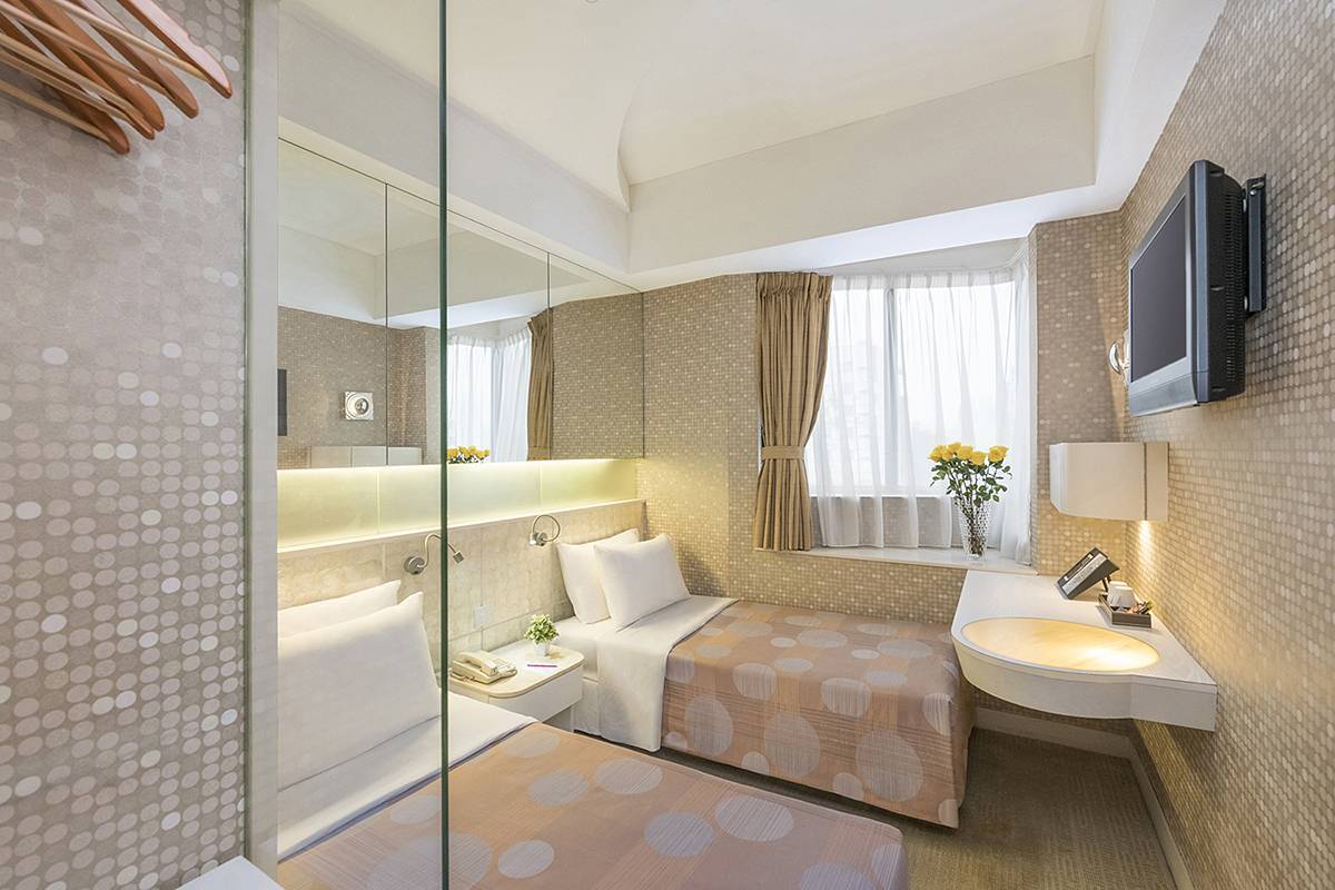 Deluxe Room: Deluxe Room with simple elegance for business and leisure travellers