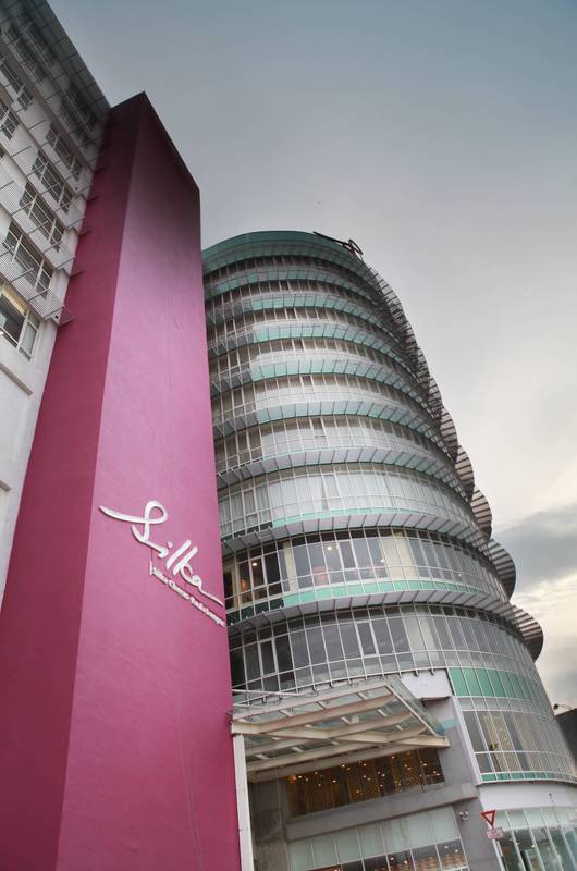 Silka Cheras – Day: Day view of the hotel’s sleek and modern semi-circular façade