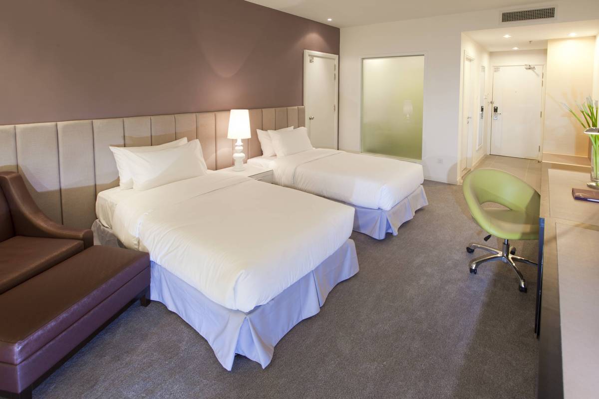 Deluxe Twin Room: Vibrant twin beds and contemporary finishing for a deluxe stay