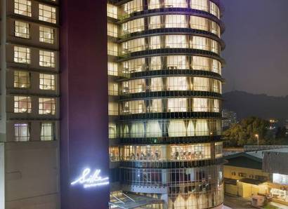 Silka Cheras – Night: Night view of the hotel’s sleek and modern semi-circular façade