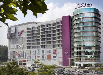 Hotel Facade:  Silka Cheras, Kuala Lumpur and the adjacent mega shopping mall