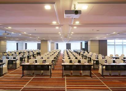 Ballroom Classroom Set-up: You can always have hassle-free meetings in the Cheras Room