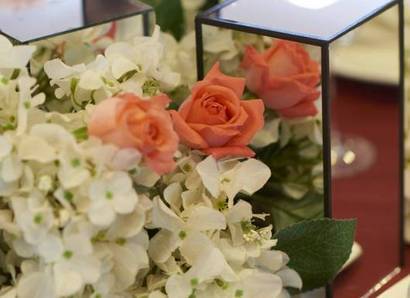 Banquet Set-up: Customised floral arrangements to but a colour blush on events