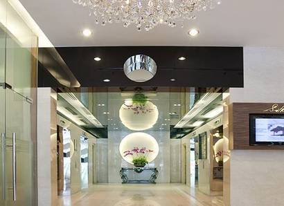 Hotel Lobby: A great welcome awaits you in our superbly decorated lobby